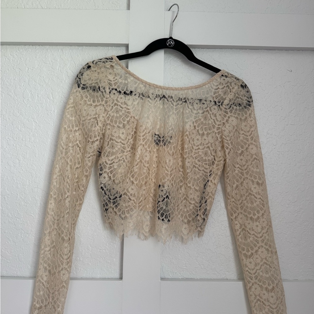 Bebe Cream Lace Crop blouse